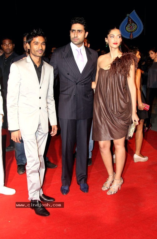 Celebs at Mission Impossible Ghost Protocol Movie Premiere - 23 / 33 photos