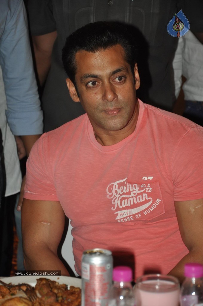 Celebs at MLA Baba Siddiqui Iftar Party - 4 / 86 photos