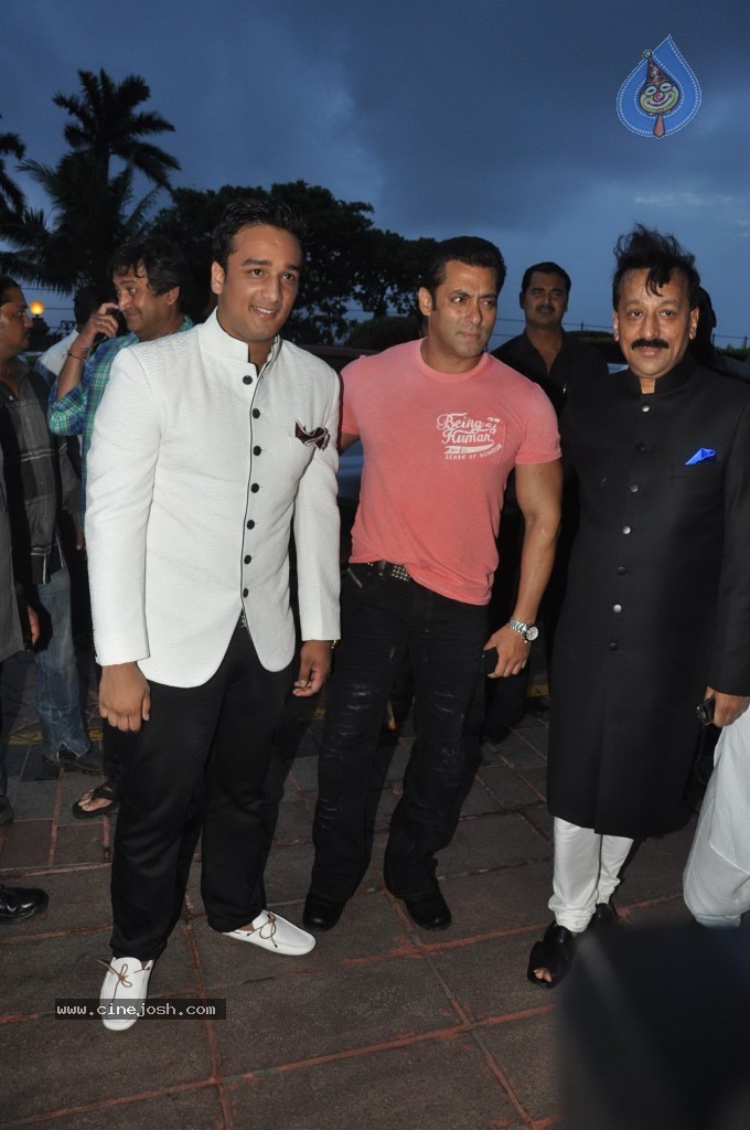 Celebs at MLA Baba Siddiqui Iftar Party - 5 / 86 photos