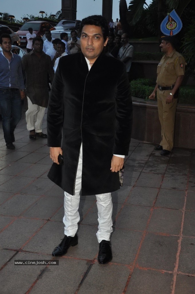 Celebs at MLA Baba Siddiqui Iftar Party - 7 / 86 photos