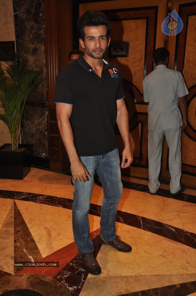 Celebs at MLA Baba Siddiqui Iftar Party - 16 / 86 photos