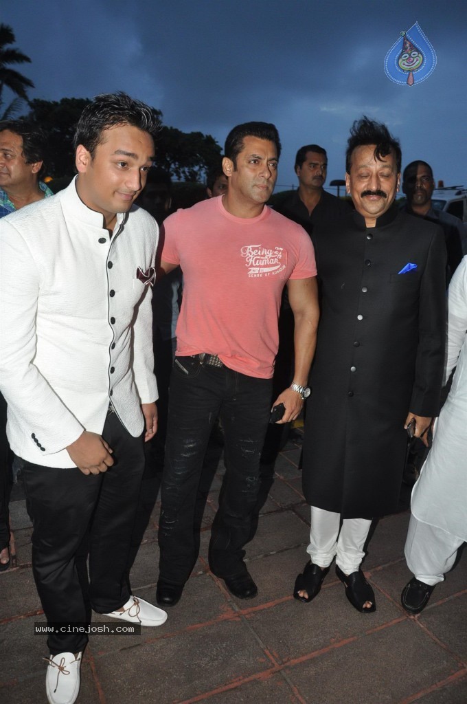 Celebs at MLA Baba Siddiqui Iftar Party - 21 / 86 photos