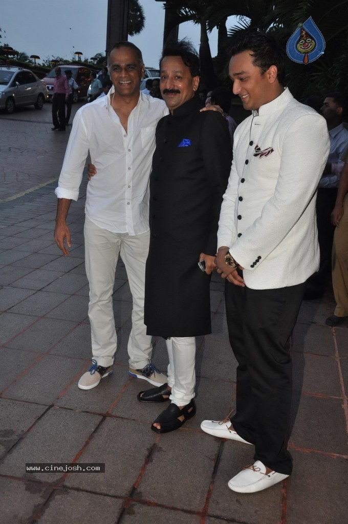 Celebs at MLA Baba Siddiqui Iftar Party - 30 / 86 photos