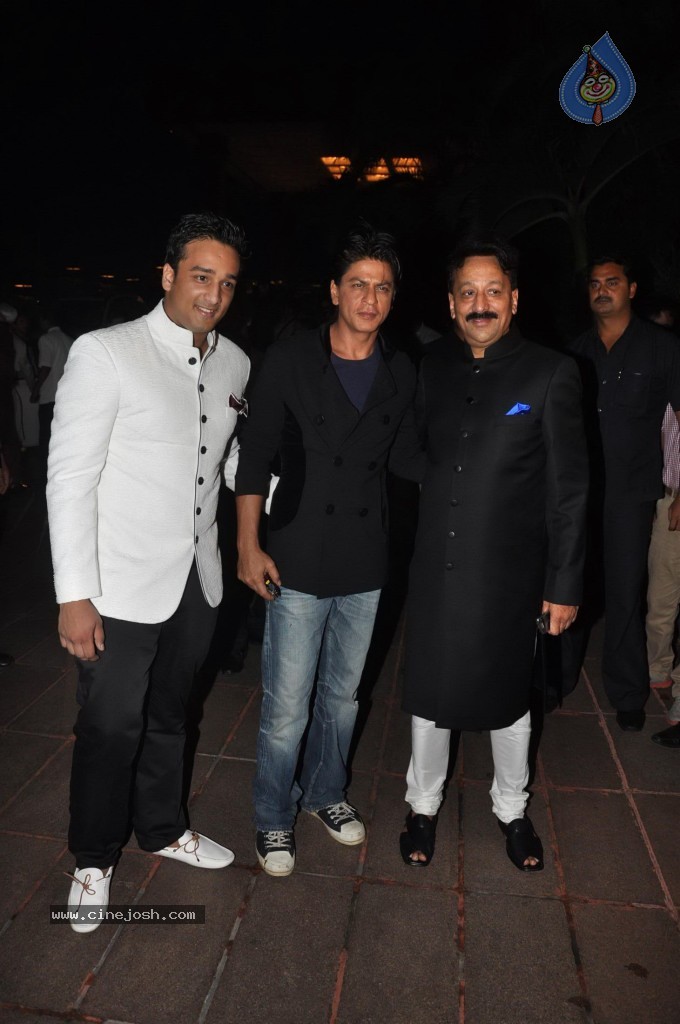 Celebs at MLA Baba Siddiqui Iftar Party - 37 / 86 photos