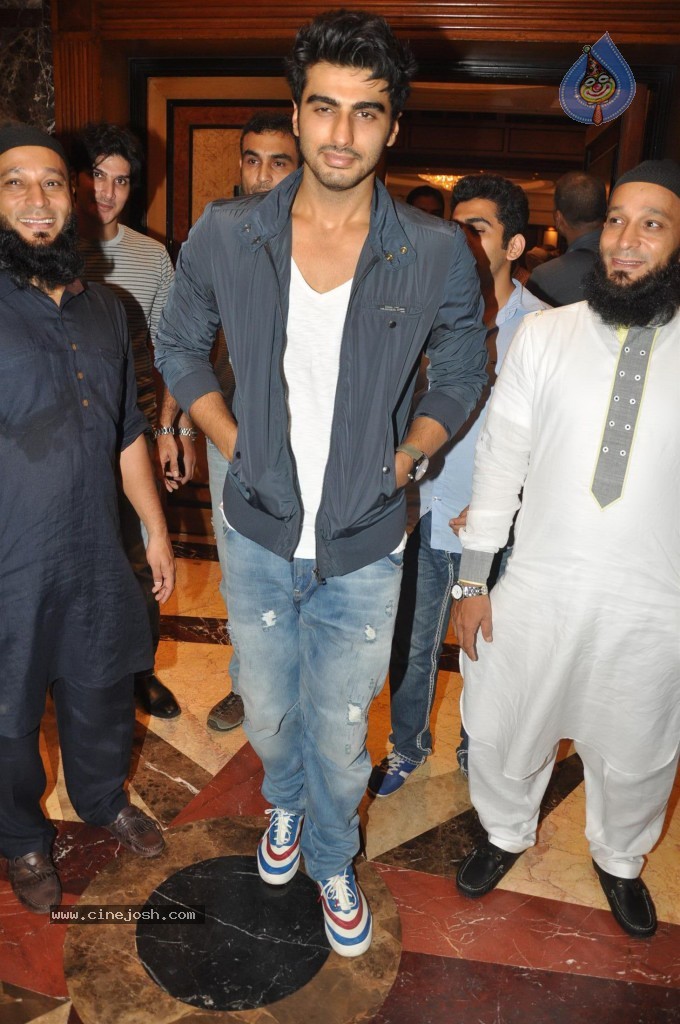 Celebs at MLA Baba Siddiqui Iftar Party - 44 / 86 photos
