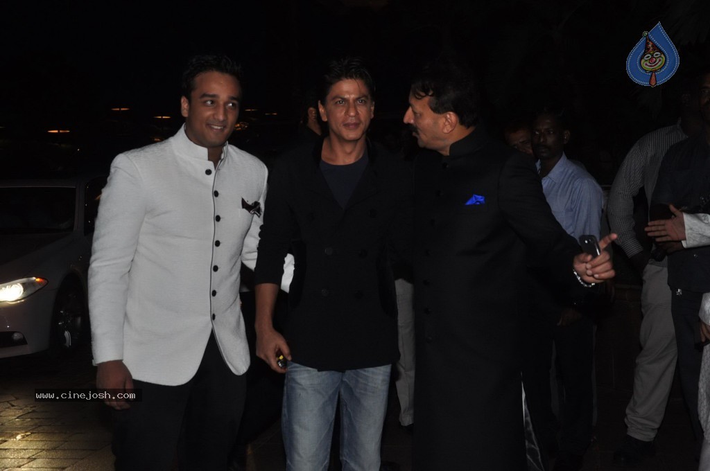 Celebs at MLA Baba Siddiqui Iftar Party - 65 / 86 photos