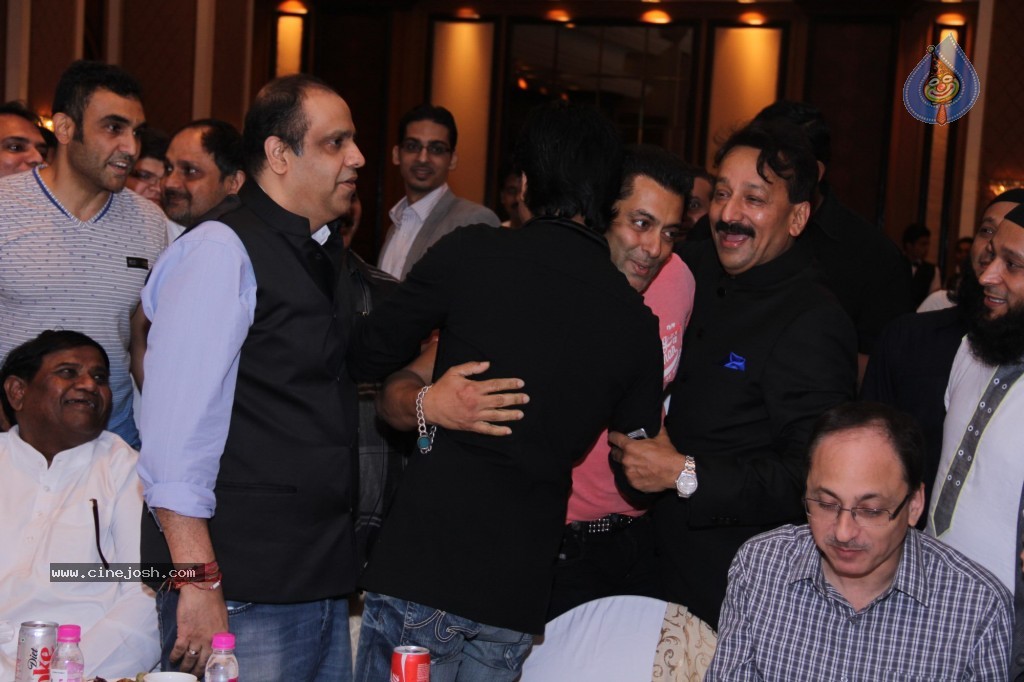 Celebs at MLA Baba Siddiqui Iftar Party - 68 / 86 photos