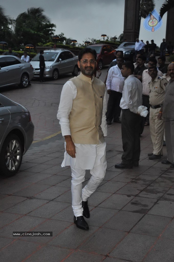 Celebs at MLA Baba Siddiqui Iftar Party - 74 / 86 photos
