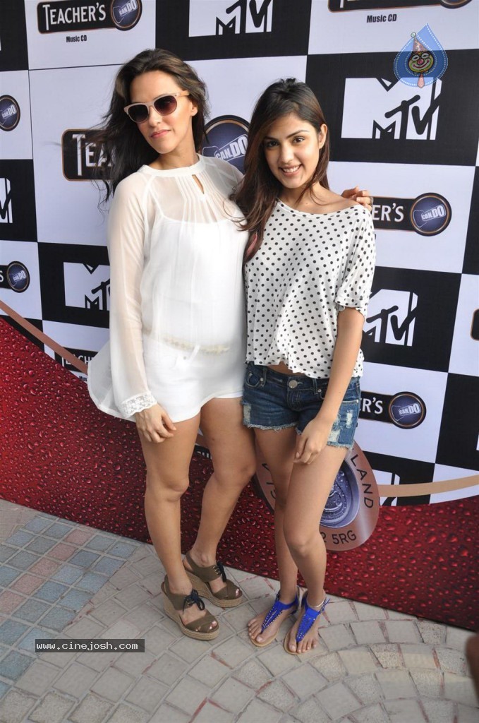 Celebs at MTV Indias Poolside Party - 36 / 40 photos