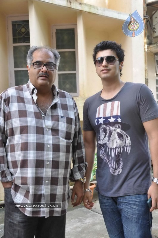 Celebs at Muhurat of Film Double Dhamaal - 8 / 102 photos