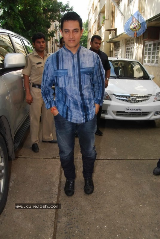 Celebs at Muhurat of Film Double Dhamaal - 91 / 102 photos