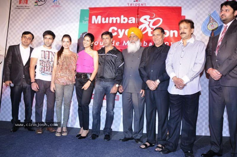 Celebs at Mumbai Cyclothon Press Meet - 28 / 76 photos