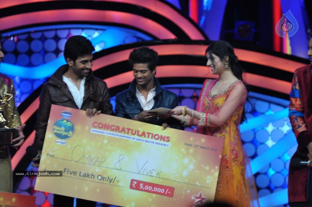 Celebs at Nach Baliye 5 Grand Finale - 20 / 47 photos