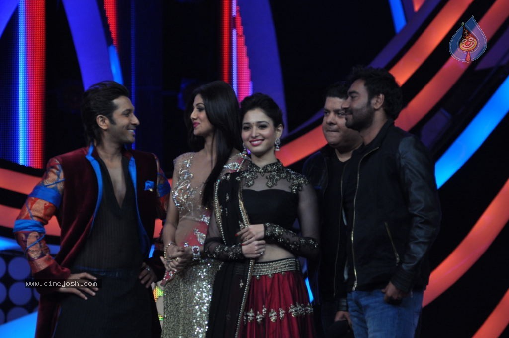 Celebs at Nach Baliye 5 Grand Finale - 37 / 47 photos
