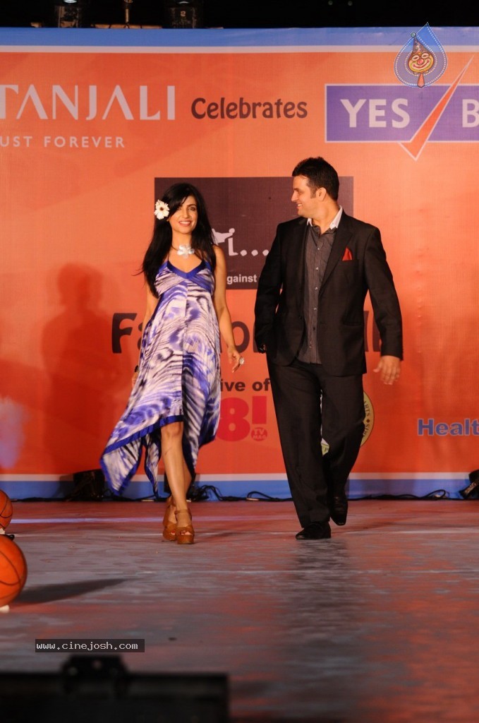 Celebs at NGO Beti Fashion Show - 7 / 36 photos