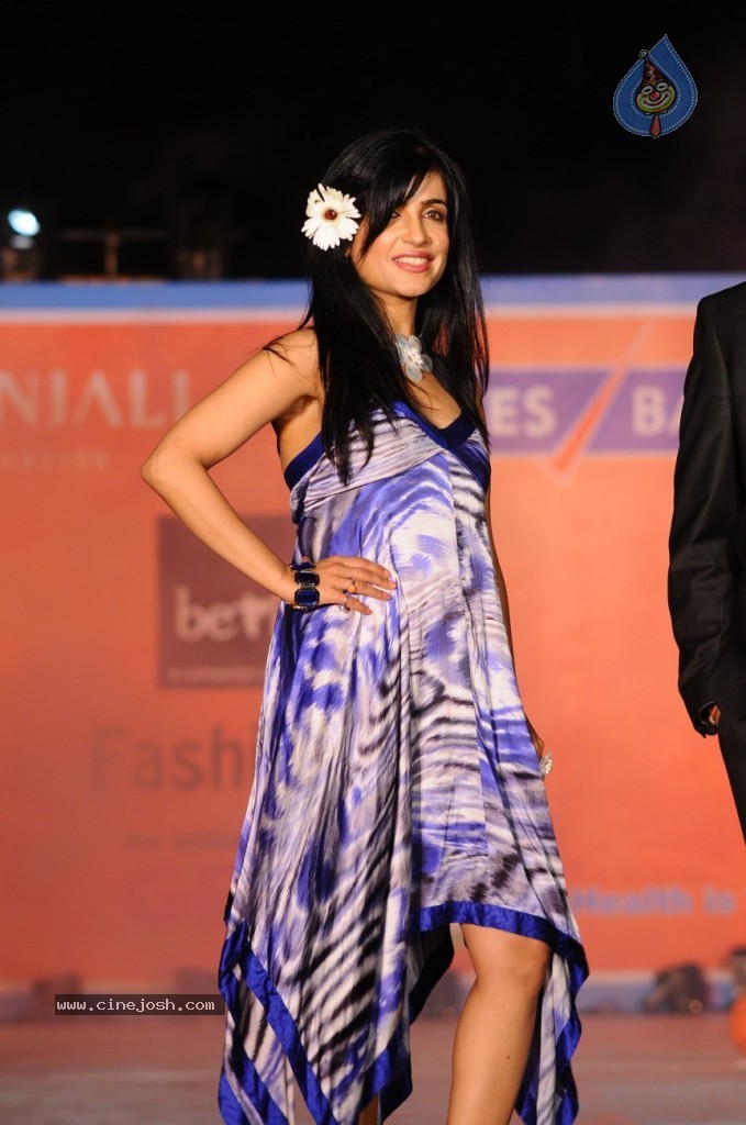 Celebs at NGO Beti Fashion Show - 33 / 36 photos