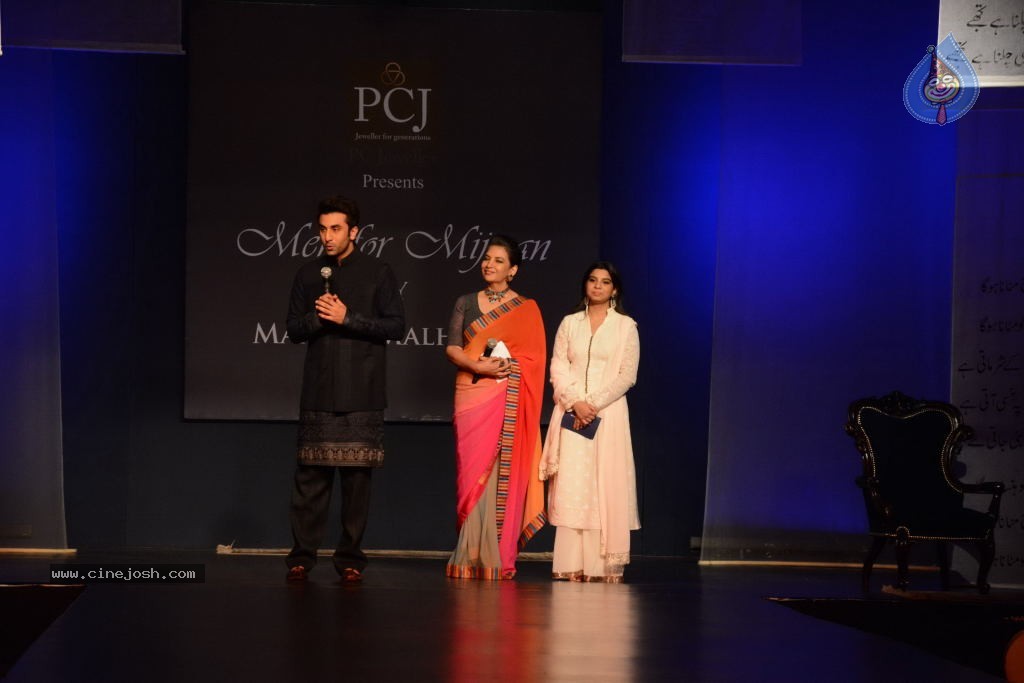 Celebs at NGO Mijwan Fashion Show - 37 / 65 photos