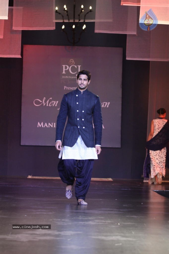 Celebs at NGO Mijwan Fashion Show - 64 / 65 photos
