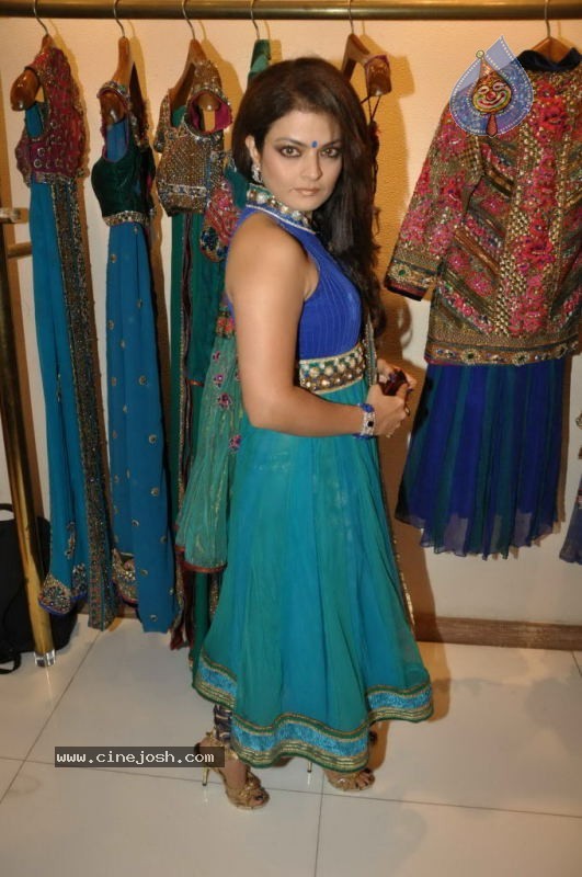 Nisha Sagar Store Launch - 14 / 59 photos