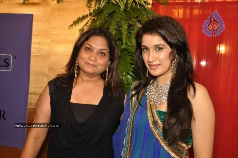 Nisha Sagar Store Launch - 27 / 59 photos