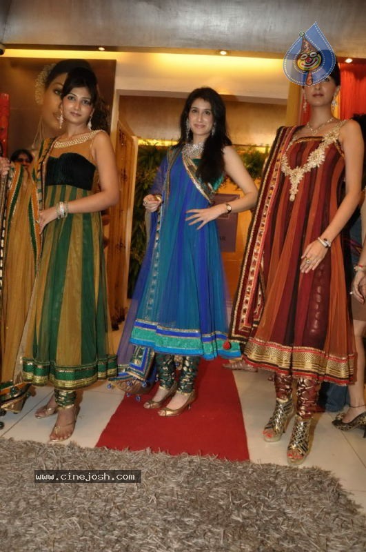 Nisha Sagar Store Launch - 38 / 59 photos