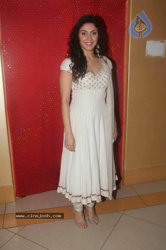 Celebs at Nivedan Album Launch - 15 / 37 photos