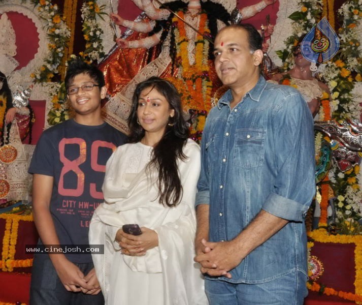 Celebs at North Bombay Sarbojanin Durja Puja - 2 / 47 photos