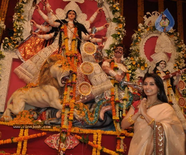 Celebs at North Bombay Sarbojanin Durja Puja - 26 / 47 photos