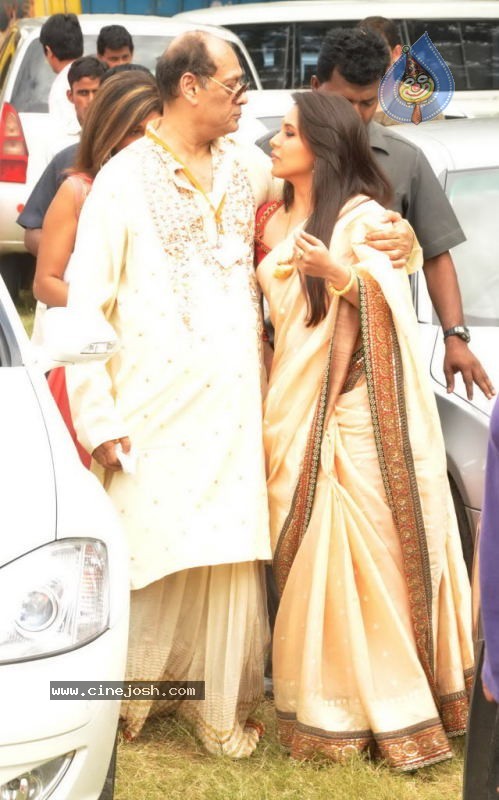 Celebs at North Bombay Sarbojanin Durja Puja - 39 / 47 photos