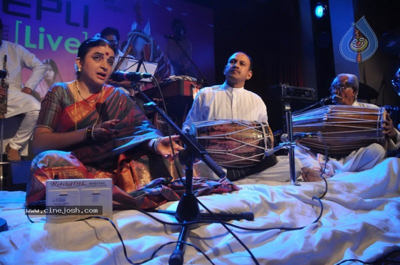 Celebs at Peepli Live play the drum song Performance's Event - 60 / 75 photos