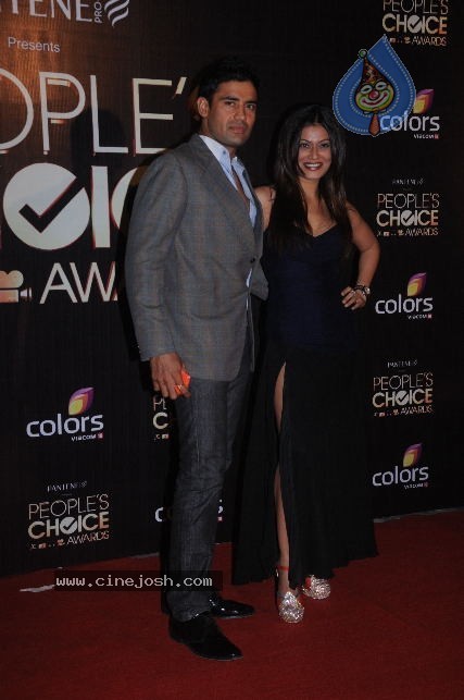 Celebs at Peoples Choice Awards Evening Party - 5 / 42 photos