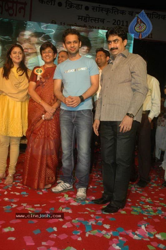 Celebs at Politco Sanjay Dina Patil Cultural Event - 19 / 38 photos