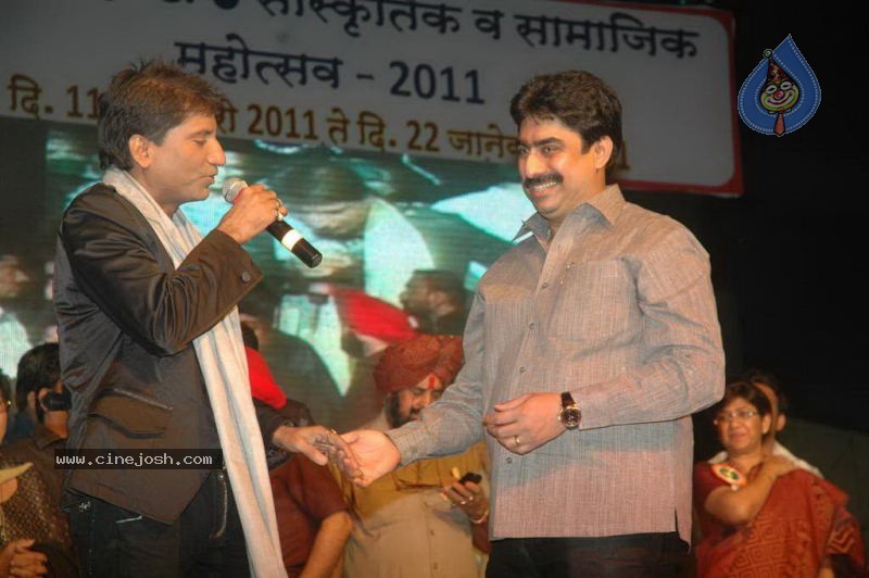 Celebs at Politco Sanjay Dina Patil Cultural Event - 28 / 38 photos
