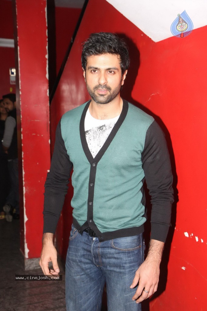 Celebs at Race 2 Special Show - 15 / 86 photos