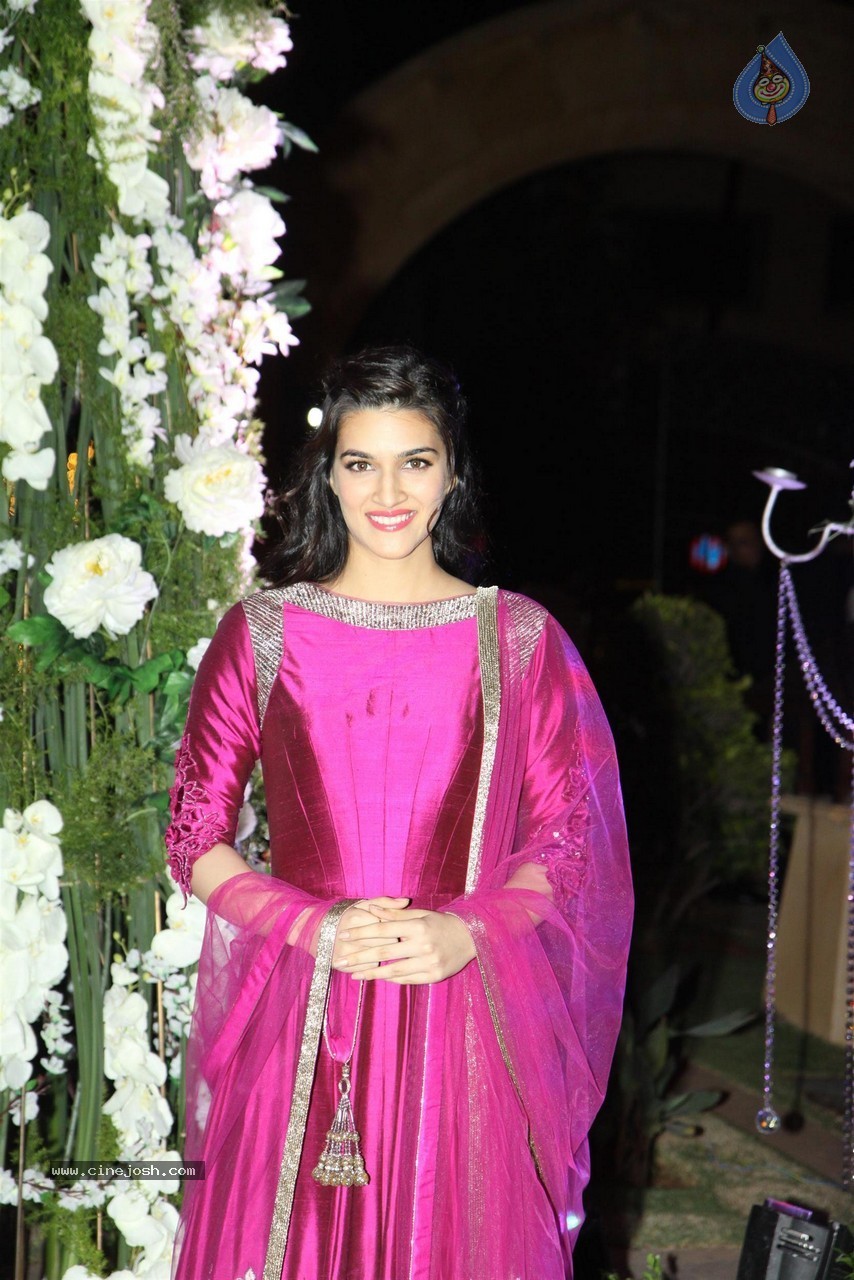 Celebs at Riddhi Malhotra n Tejas Talwalkar Sangeet Ceremony - 40 / 152 photos