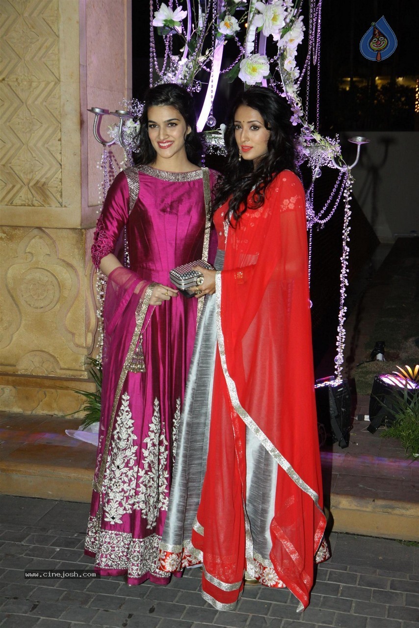 Celebs at Riddhi Malhotra n Tejas Talwalkar Sangeet Ceremony - 134 / 152 photos