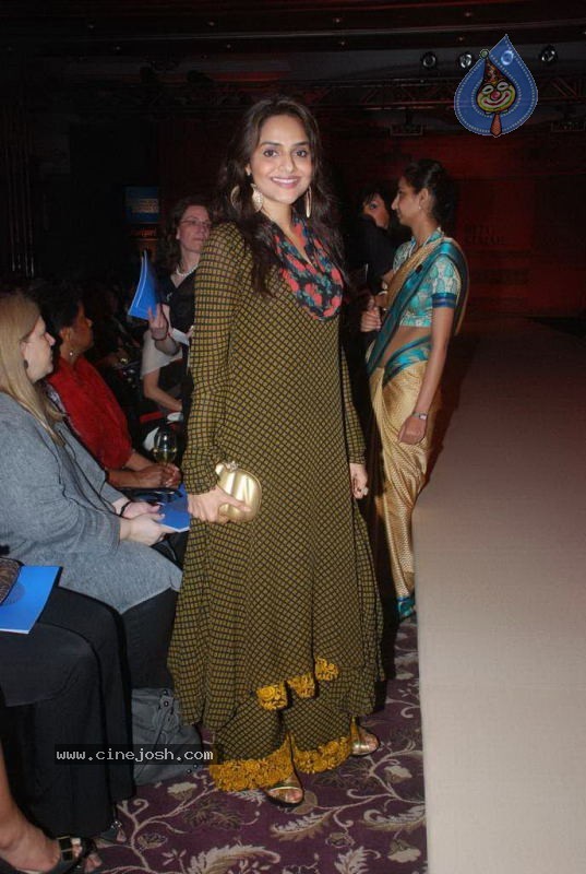Celebs at Ritu Kumar Fashion Show - 46 / 80 photos