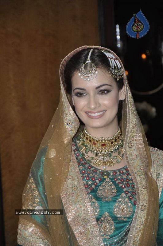 Celebs at Ritu Kumar Fashion Show - 47 / 80 photos