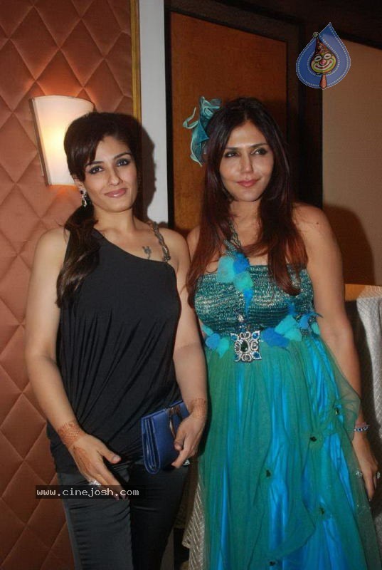 Celebs at Ritu Kumar Fashion Show - 67 / 80 photos
