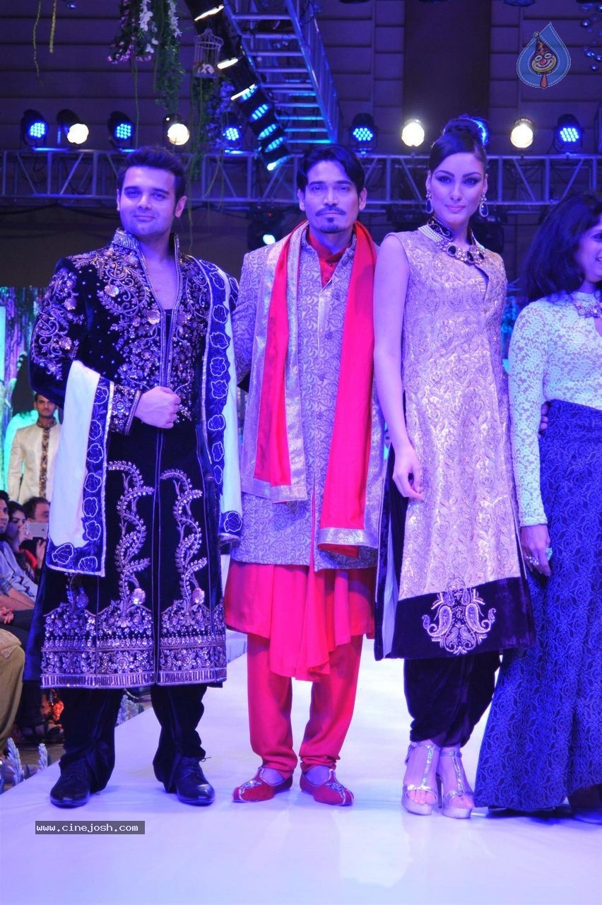 Celebs at Riyaz Gangji Libas Fashion Show - 24 / 64 photos