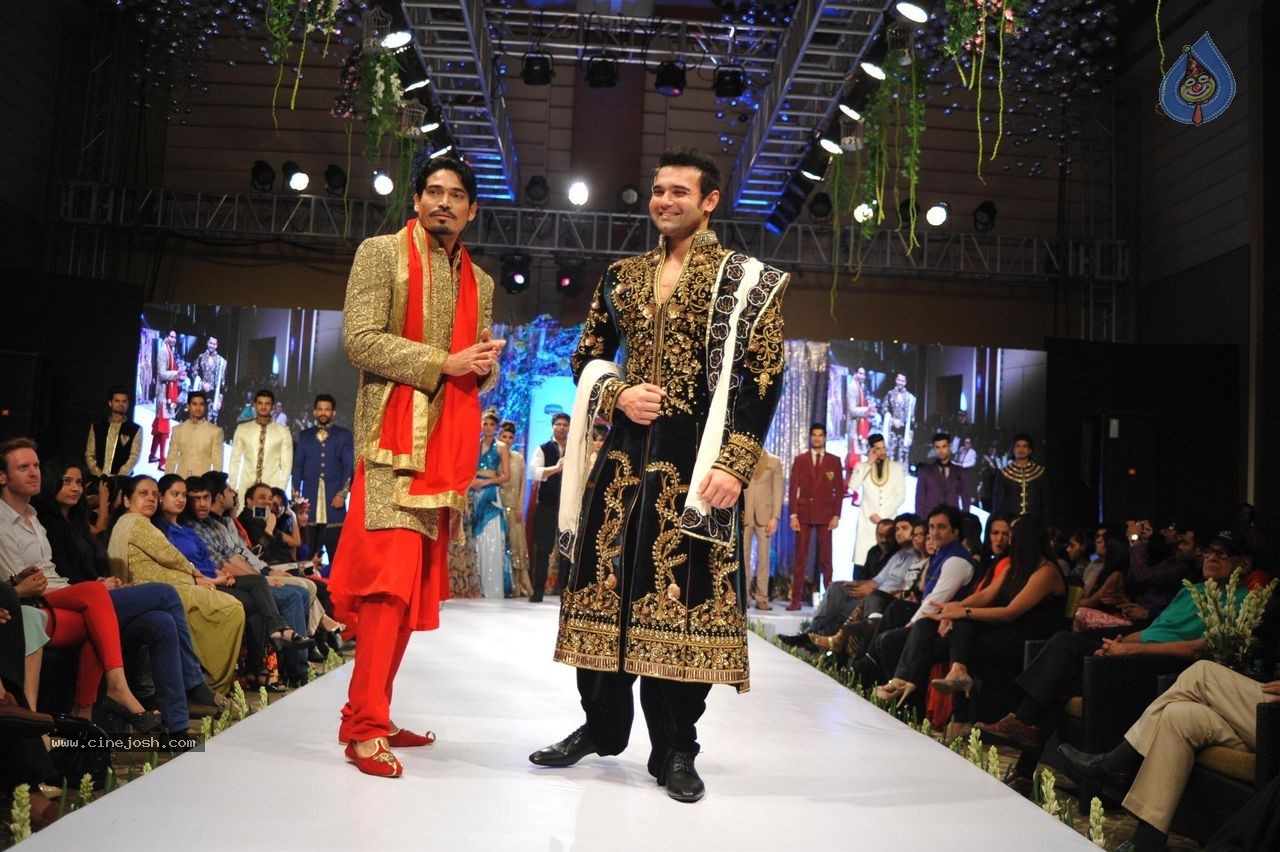 Celebs at Riyaz Gangji Libas Fashion Show - 29 / 64 photos