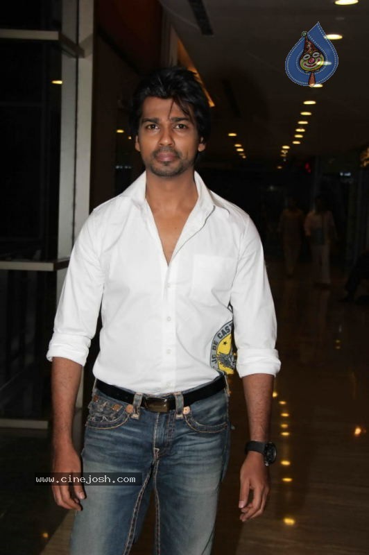 Celebs at Rohit Bal Birthday Bash - 18 / 32 photos