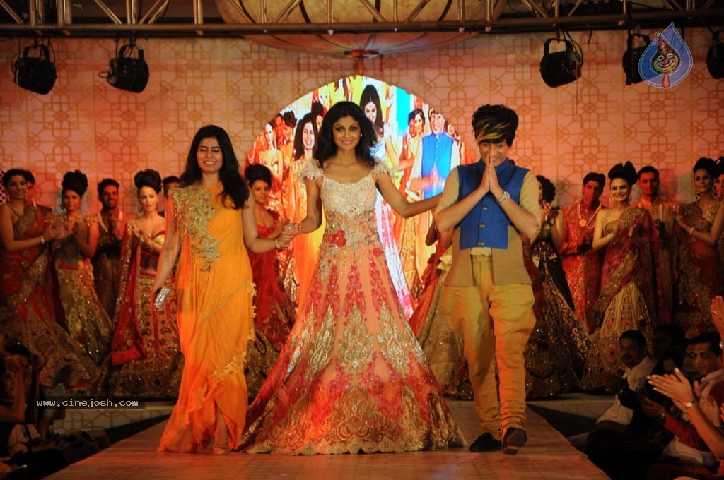 Celebs at Rohit Verma Fashion Show - 22 / 121 photos