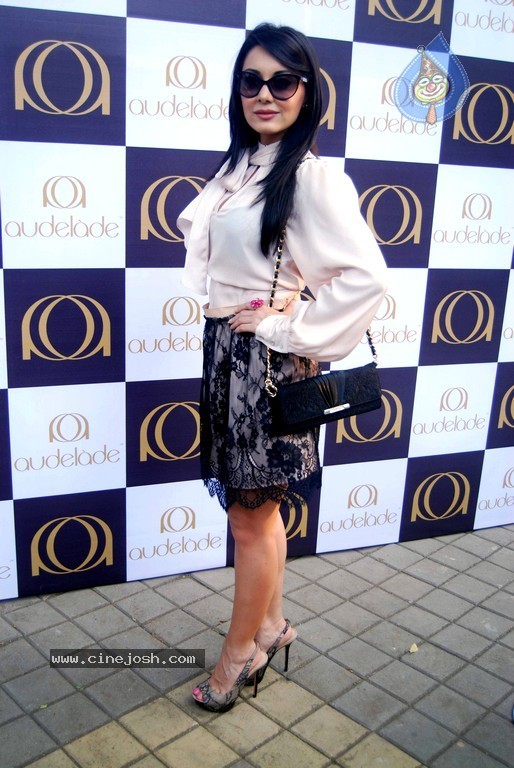 Celebs at RWITC Inaugural Race Day - 18 / 44 photos