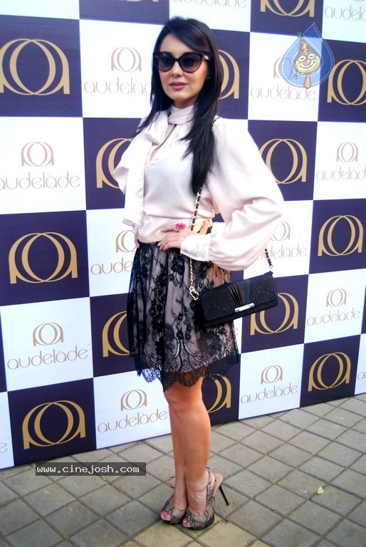 Celebs at RWITC Inaugural Race Day - 22 / 44 photos