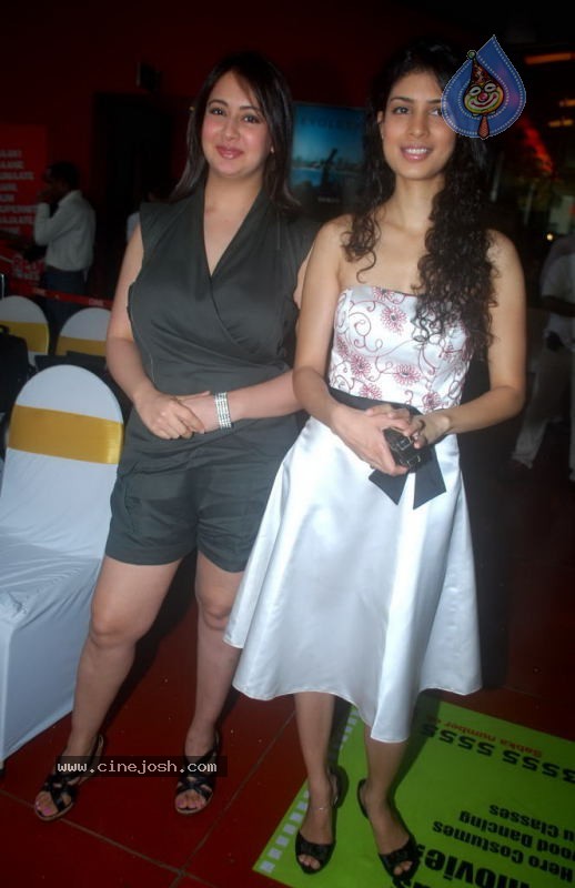 Celebs at Sahi Dhandhe Galat Bande Movie First Look - 11 / 29 photos