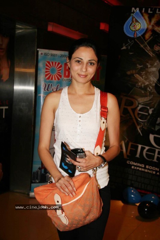Celebs at Salt Movie Premiere - 23 / 50 photos