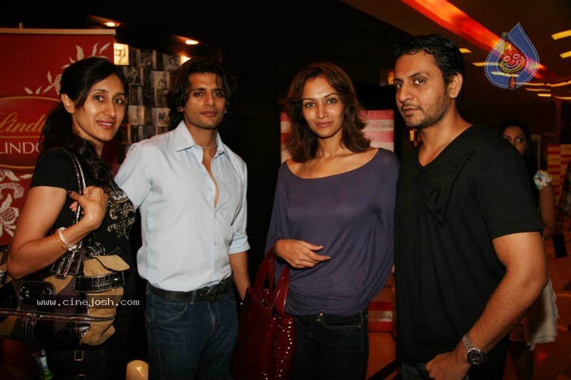 Celebs at Salt Movie Premiere - 36 / 50 photos