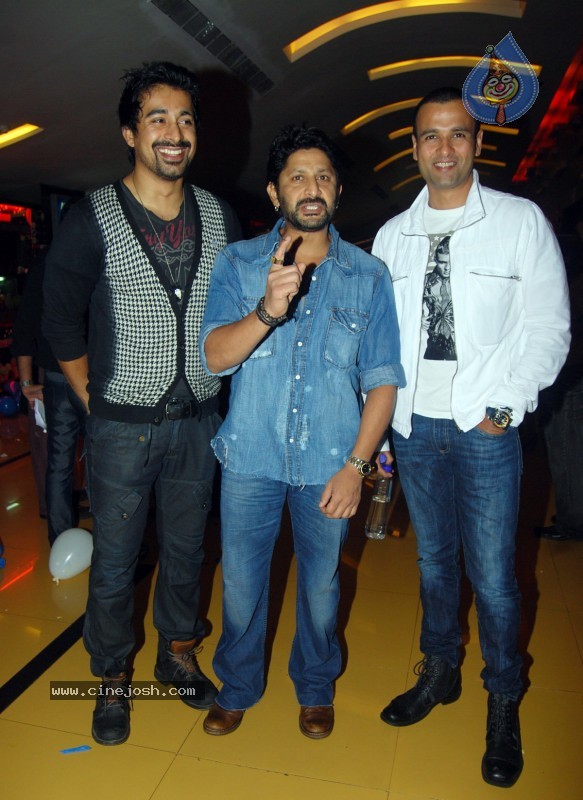 Celebs at Salt Movie Premiere - 37 / 50 photos