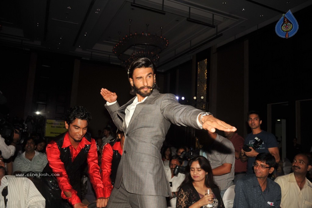 Celebs at Samsung Galaxy S4 Launch - 39 / 58 photos